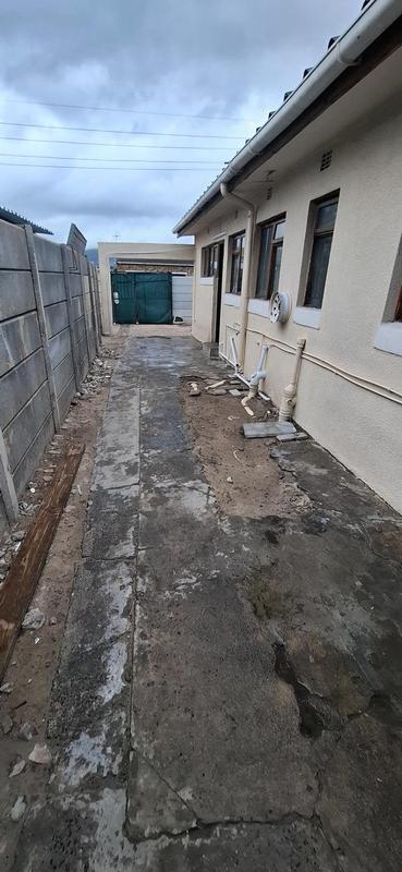 6 Bedroom Property for Sale in Ravensmead Western Cape